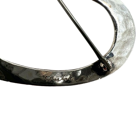 VINTAGE STERLING SILVER OPEN HEART BROOCH - Picture 11 of 15